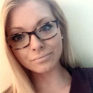 Meet your Posher, Larissa